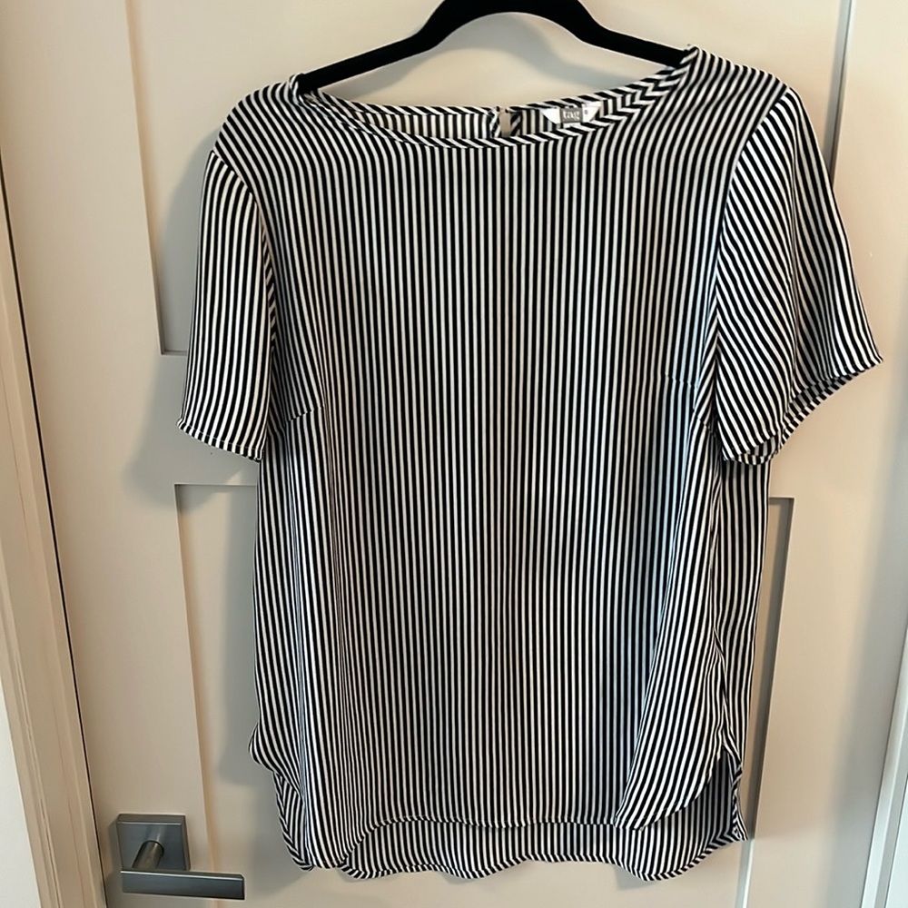 T-shirt blouse